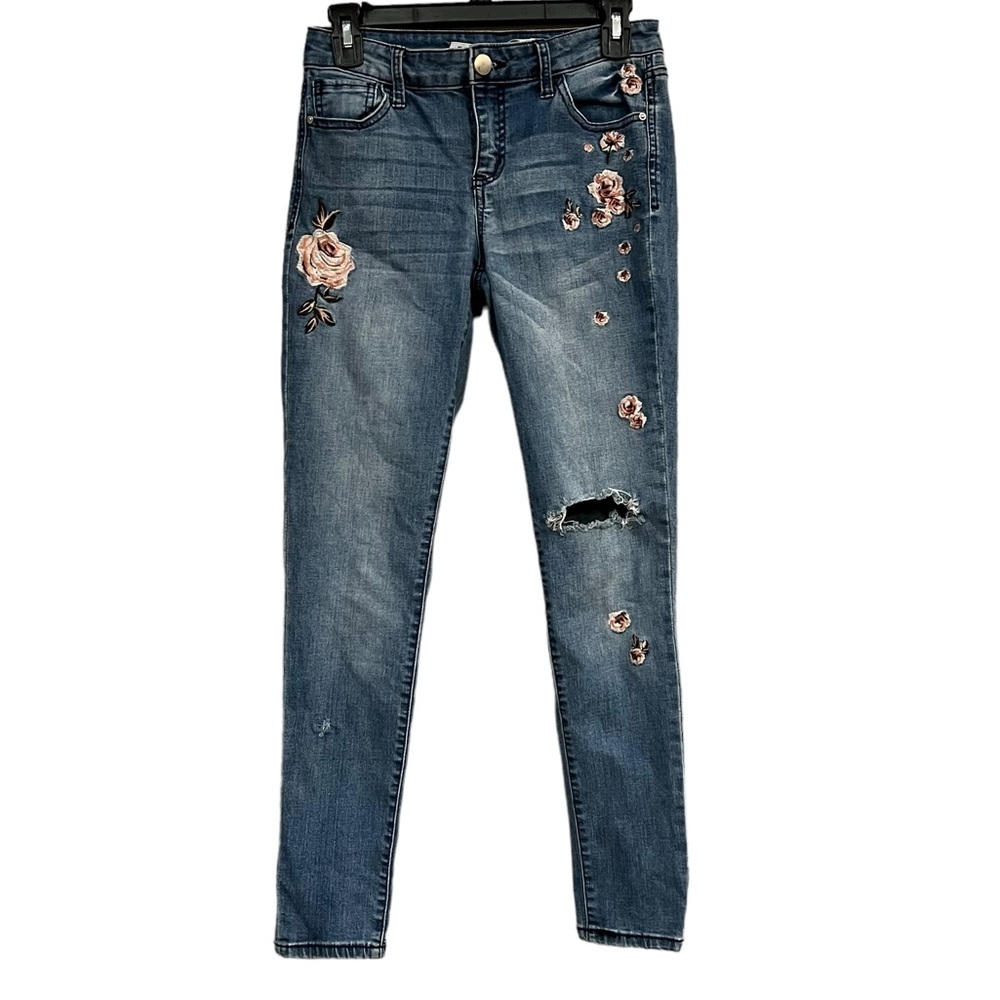 Tinseltown Juniors Distressed Floral Embroidered Straight Leg Blue Jeans, size 5